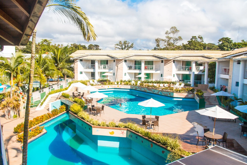 Vista aérea piscina do Portal Beach Hotel