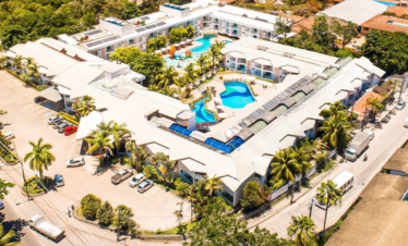 Vista aérea piscina Portal Beach Hotel